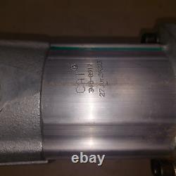 Pompe de direction secondaire hydraulique Caterpillar 340-0917 pour les modèles 735B et 740B, neuve.